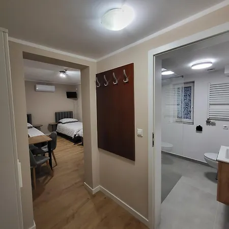 ホテル Goscinne Karpacka 17 Prywatne Lazienki Parking *