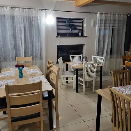 ホテル Goscinne Karpacka 17 Prywatne Lazienki Parking